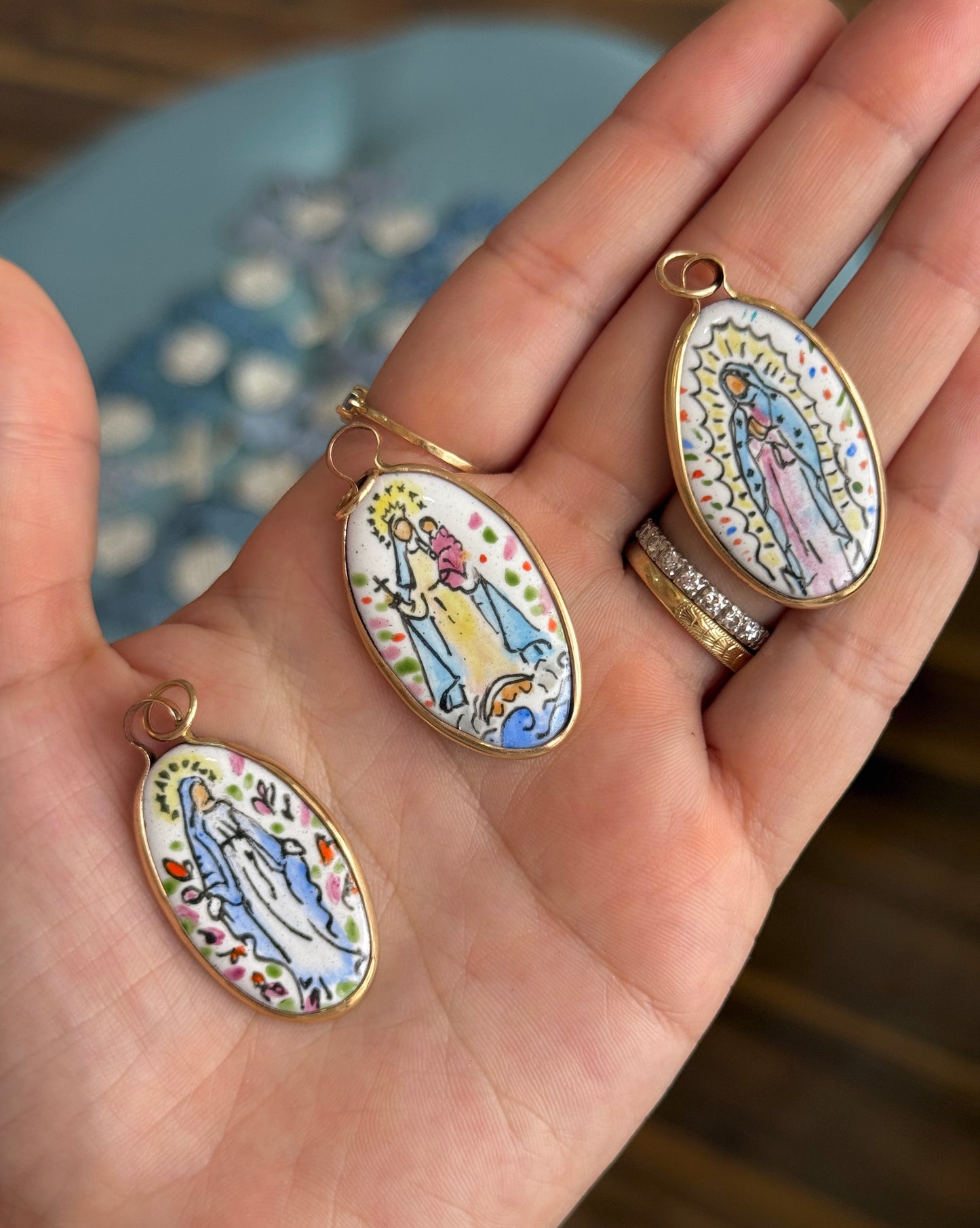 La Virgen Maria Enamel Pendant