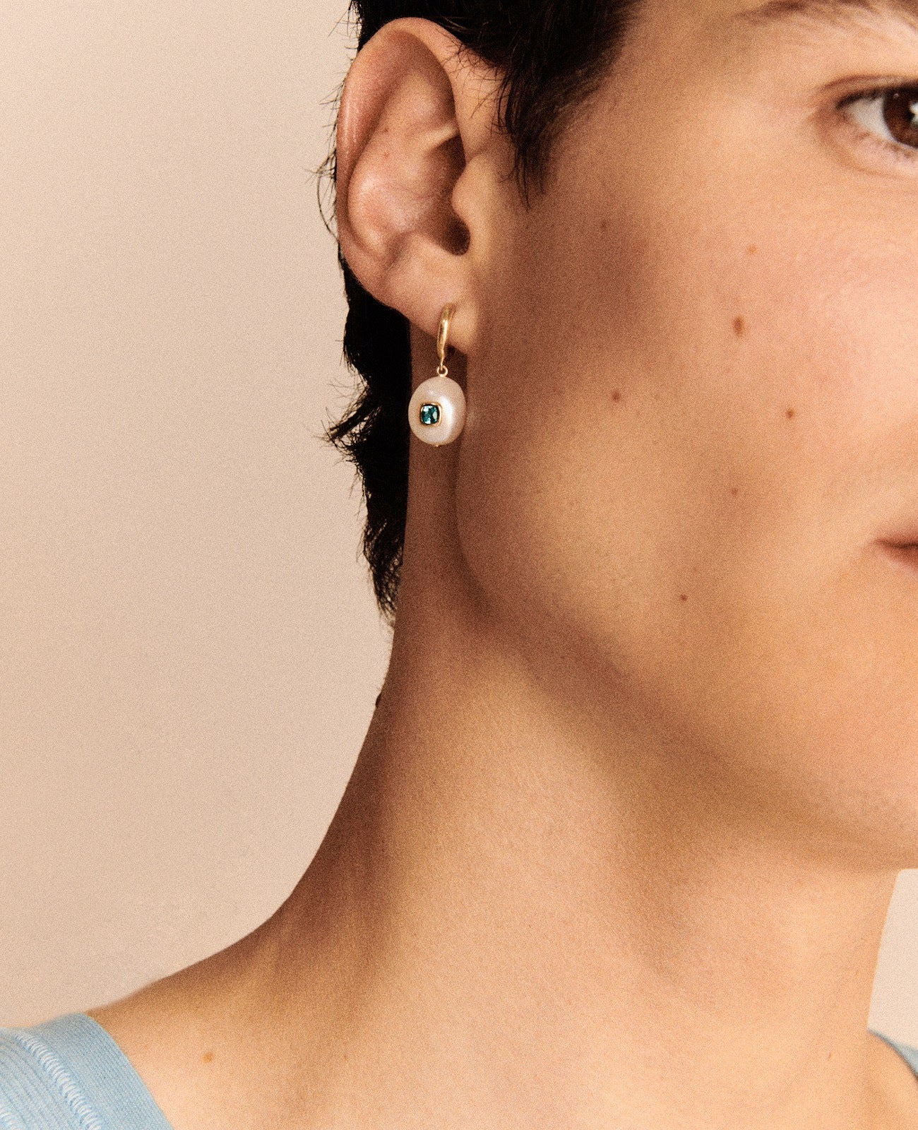 EDDIE Pearl & Blue Topaz Hoops